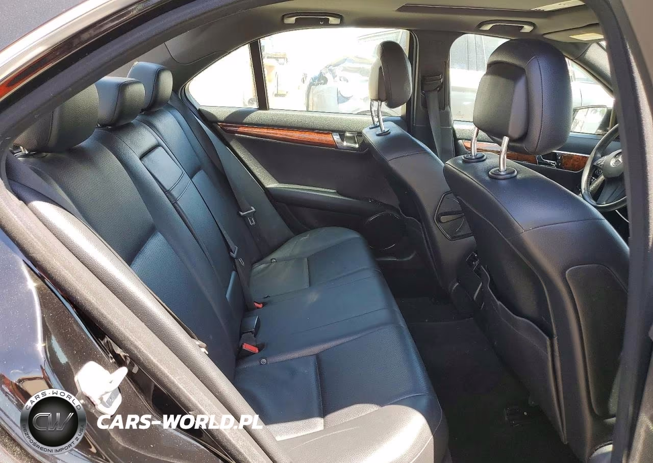 2010 Mercedes-Benz C 300 VIN:WDDGF5EB9AF496182 - 10