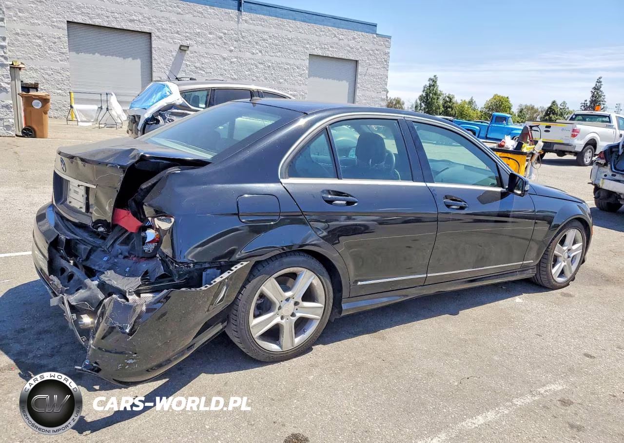 2010 Mercedes-Benz C 300 VIN:WDDGF5EB9AF496182 - 3