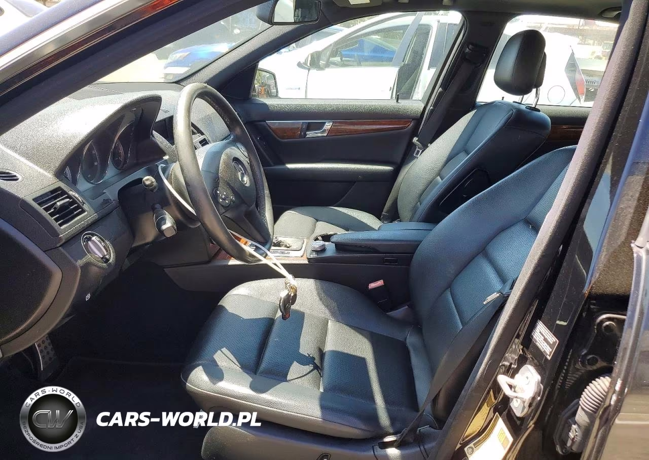 2010 Mercedes-Benz C 300 VIN:WDDGF5EB9AF496182 - 7