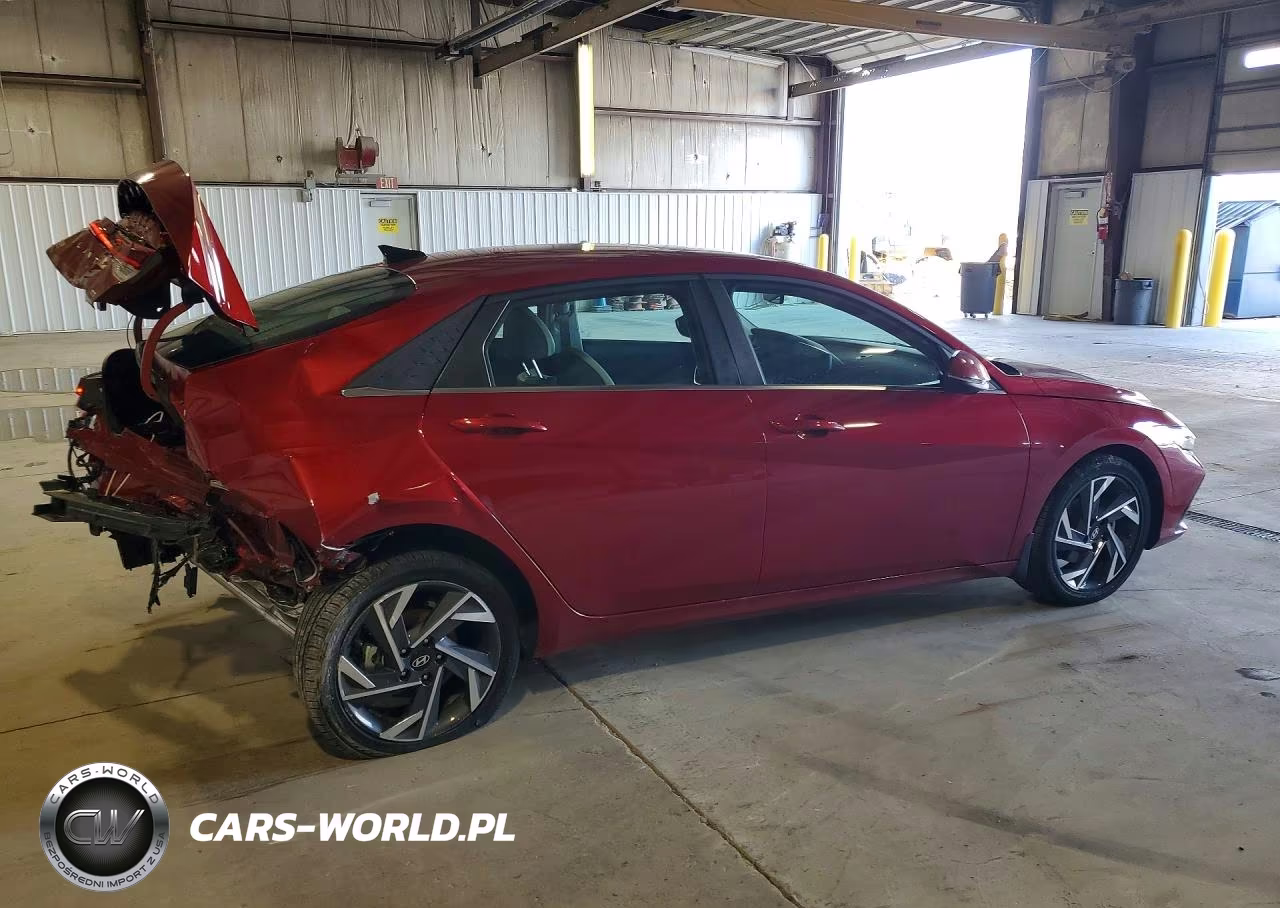 2025 Hyundai Elantra Limited VIN:KMHLN4DJ4SU165999 - 3