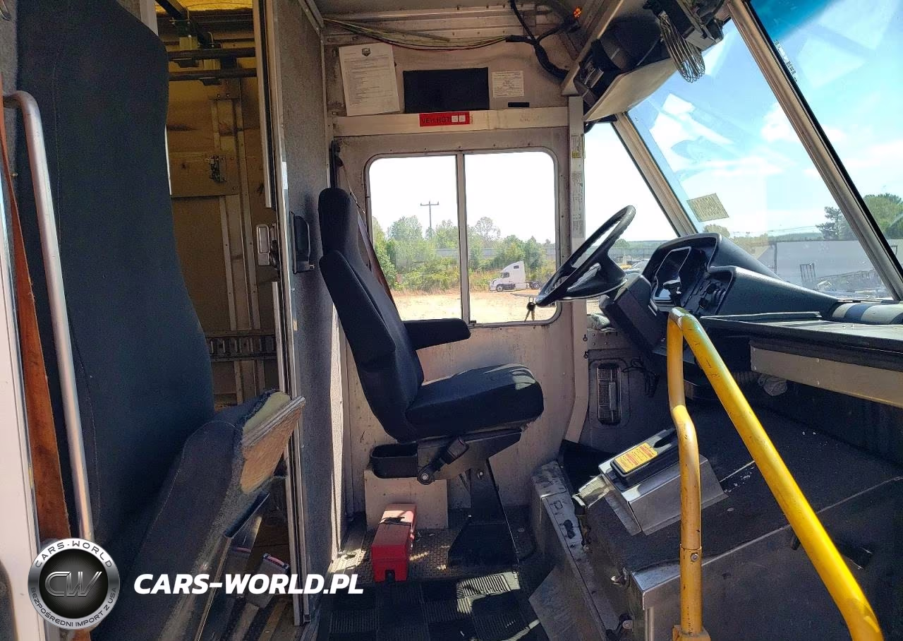 2012 Freightliner Mt45G Chassis Delivery Truck VIN:4UZAAPDUXCCBS4088 - 7
