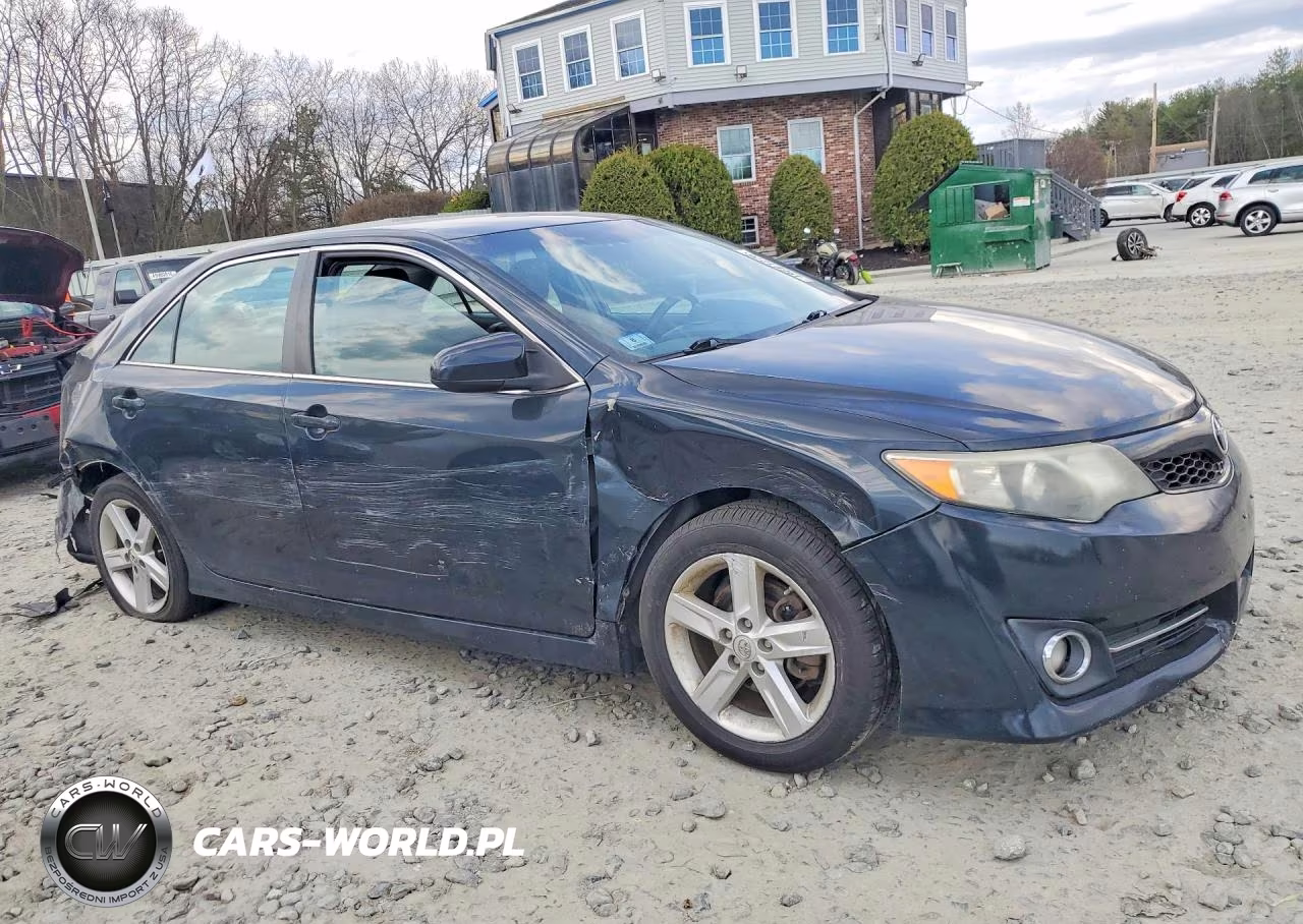 2014 Toyota Camry Se VIN:4T1BF1FK4EU324845 - 4