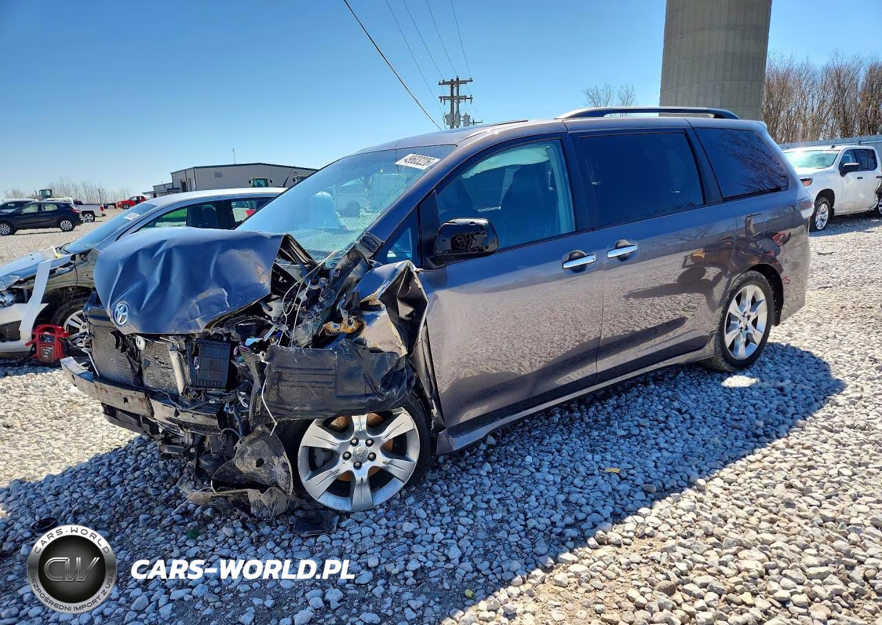 2013 Toyota Sienna Sport – zdjęcie 1 z 14