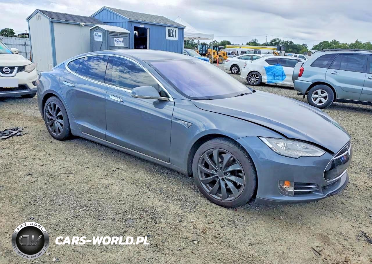 2013 Tesla Model S VIN:5YJSA1CN3DFP28230 - 4