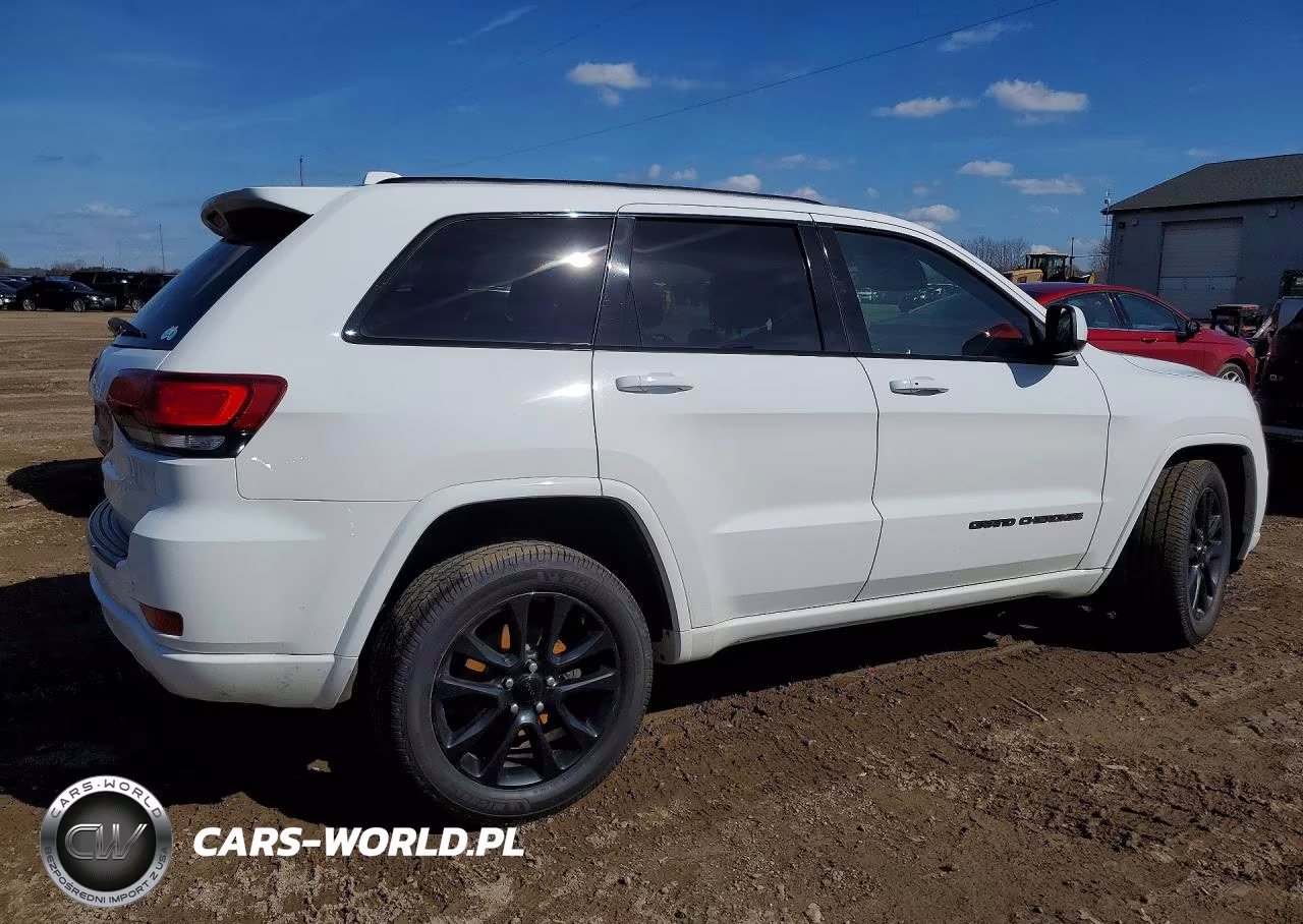 2018 Jeep Grand Cherokee Laredo VIN:1C4RJFAG0JC207362 - 3