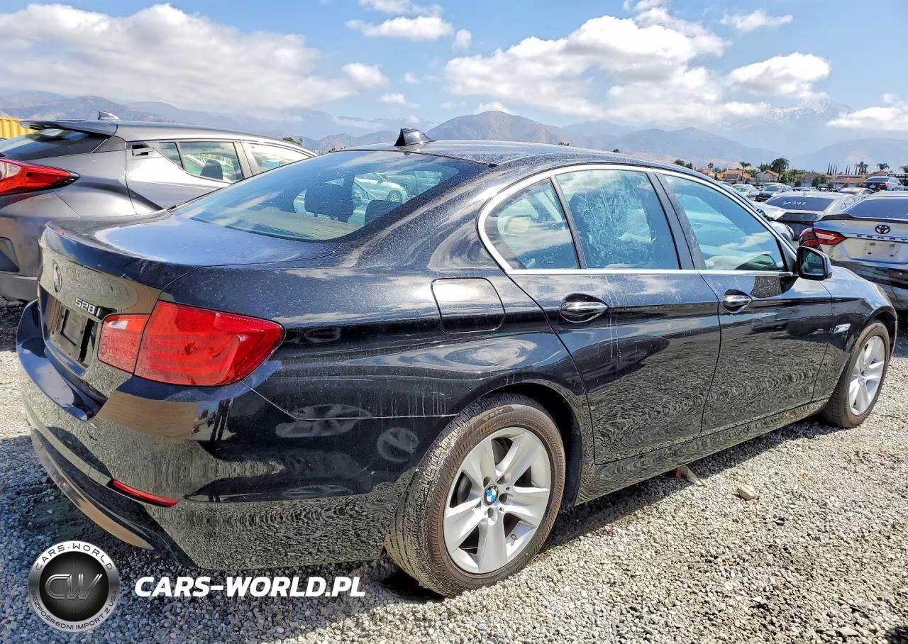 2012 BMW 5 Series VIN:WBAXG5C57CDY28670 - 3