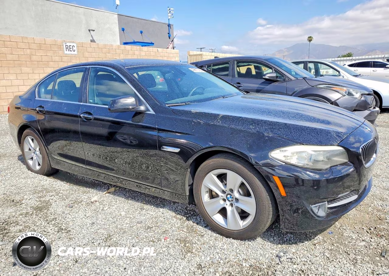 2012 BMW 5 Series VIN:WBAXG5C57CDY28670 - 4
