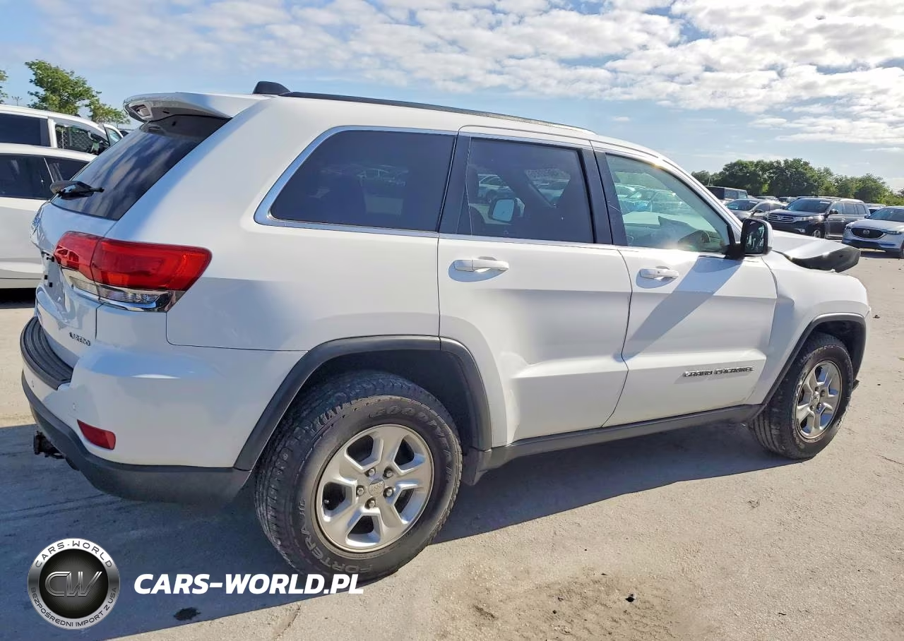 2017 Jeep Grand Cherokee Laredo VIN:1C4RJEAG6HC664424 - 3