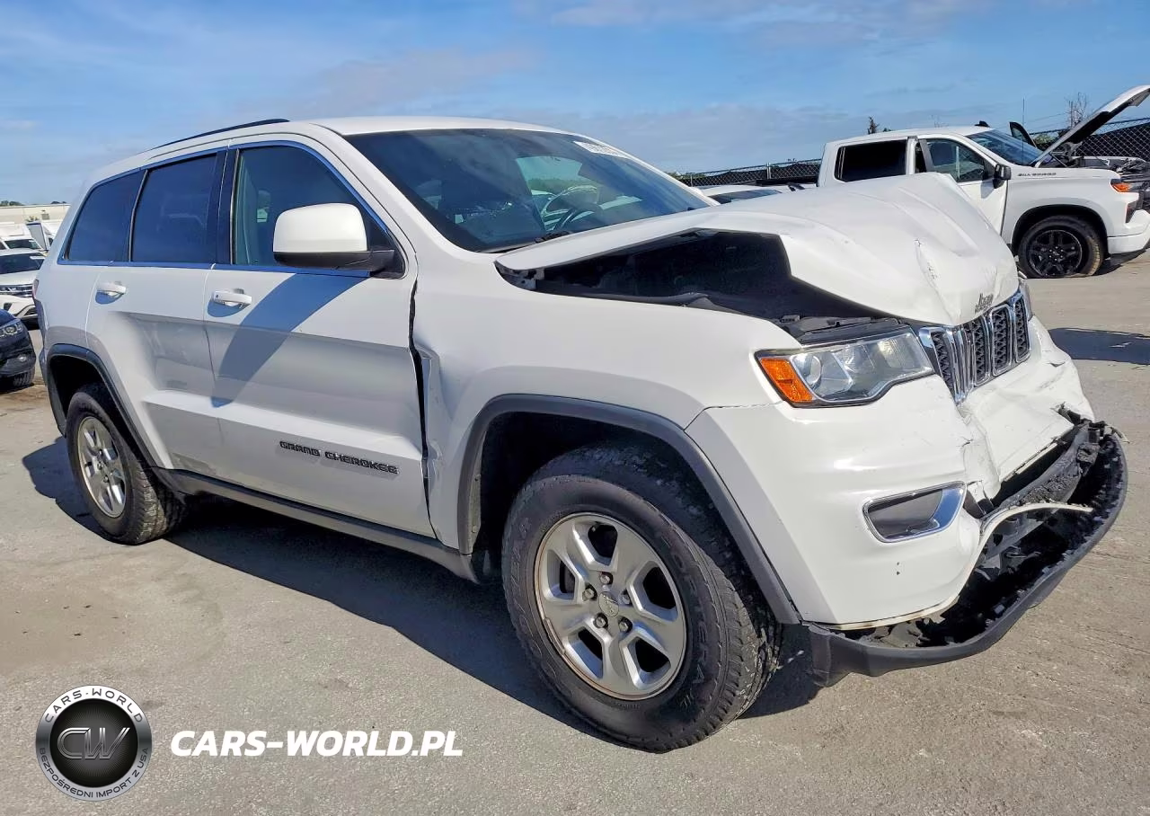 2017 Jeep Grand Cherokee Laredo VIN:1C4RJEAG6HC664424 - 4