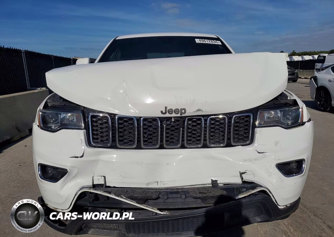 2017 Jeep Grand Cherokee Laredo VIN:1C4RJEAG6HC664424 - 5