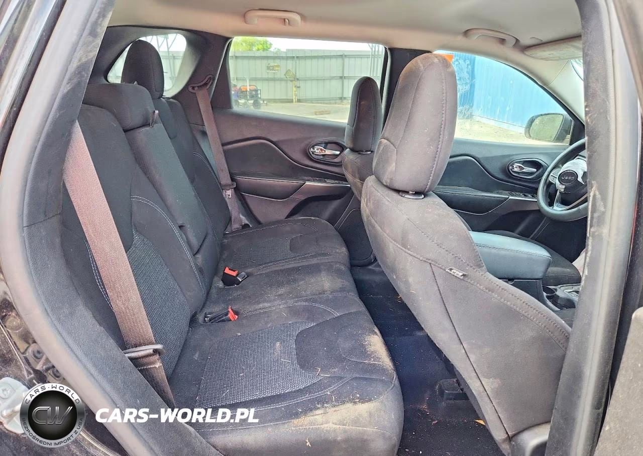 2020 Jeep Cherokee Latitude VIN:1C4PJLCB4LD556433 - 10