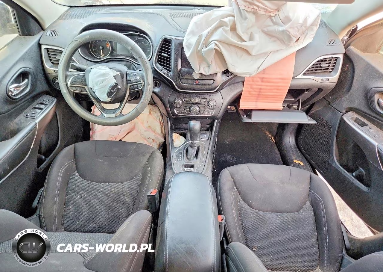 2020 Jeep Cherokee Latitude VIN:1C4PJLCB4LD556433 - 8