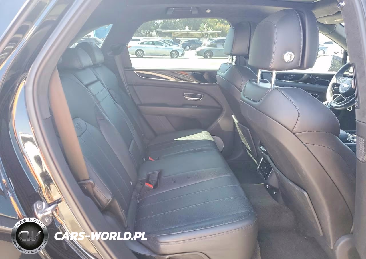 2021 Bentley Bentayga VIN:SJAAJ2ZV3MC036590 - 11