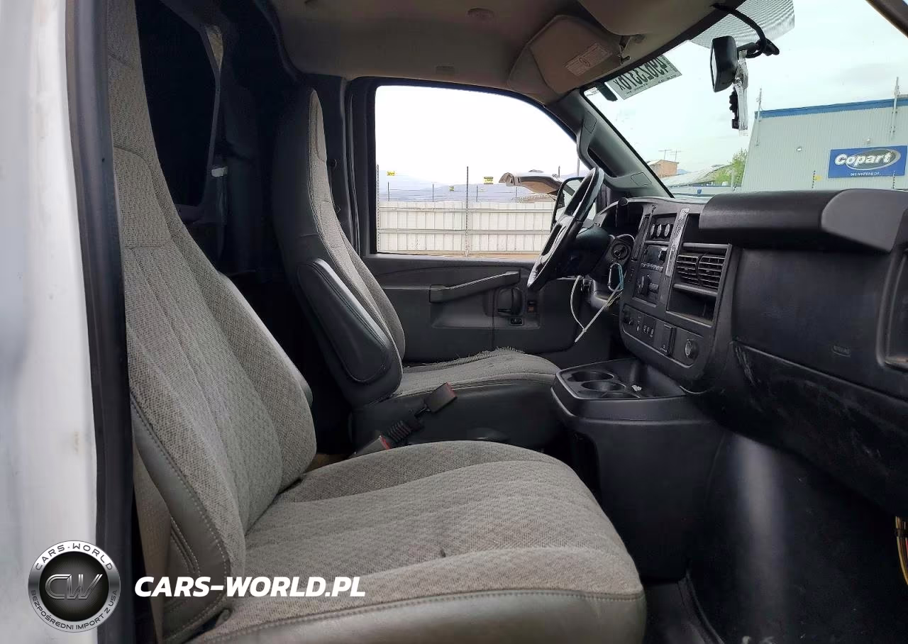2018 Chevrolet Express G2500 4Lt VIN:1GCWGBFP0J1344154 - 10