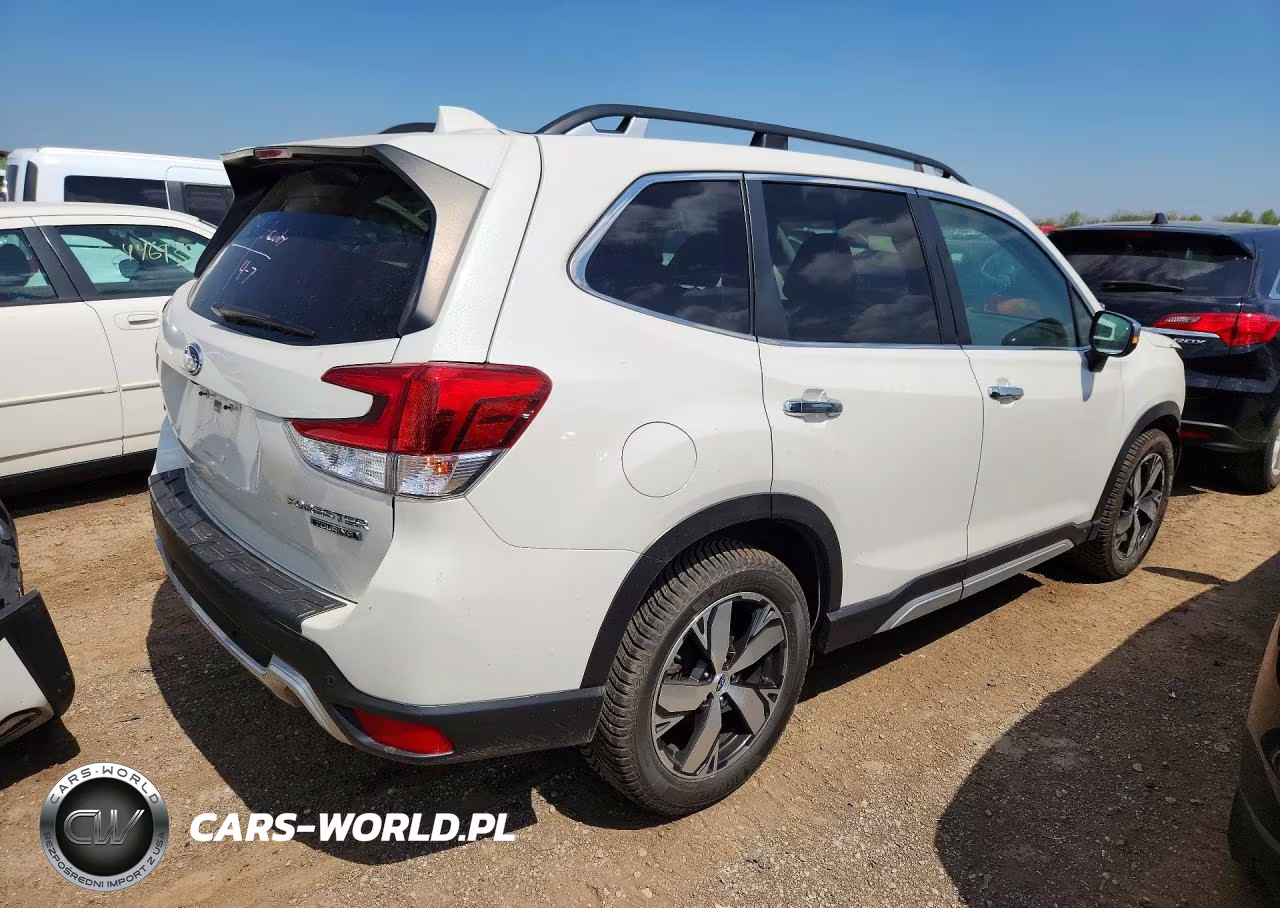 2019 Subaru Forester Touring VIN:JF2SKAWC3KH574916 - 3