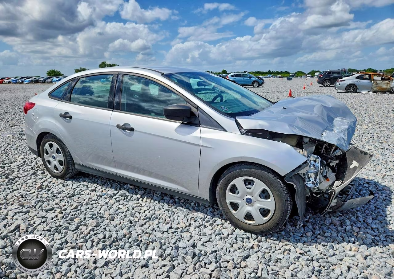 2016 Ford Focus S VIN:1FADP3E27GL324571 - 4