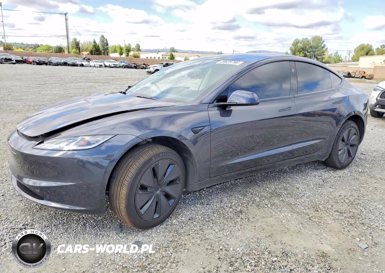 2025 Tesla Model 3 – zdjęcie 1 z 13