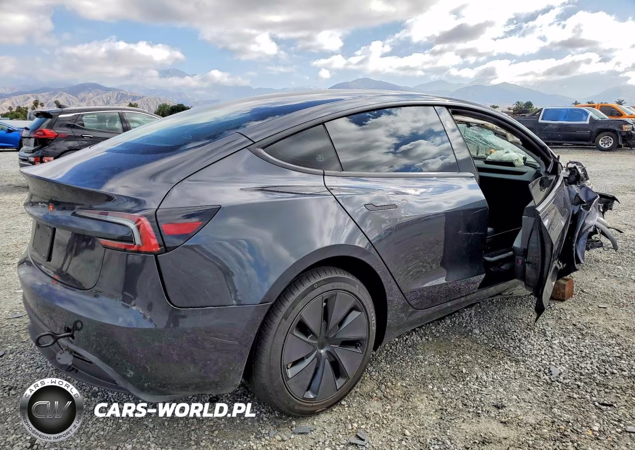 2025 Tesla Model 3 VIN:5YJ3E1EA8SF082991 - 3