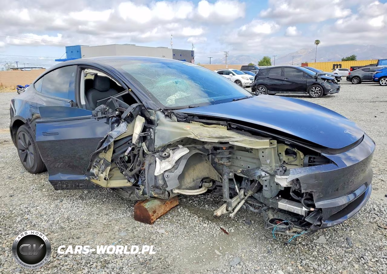 2025 Tesla Model 3 VIN:5YJ3E1EA8SF082991 - 4