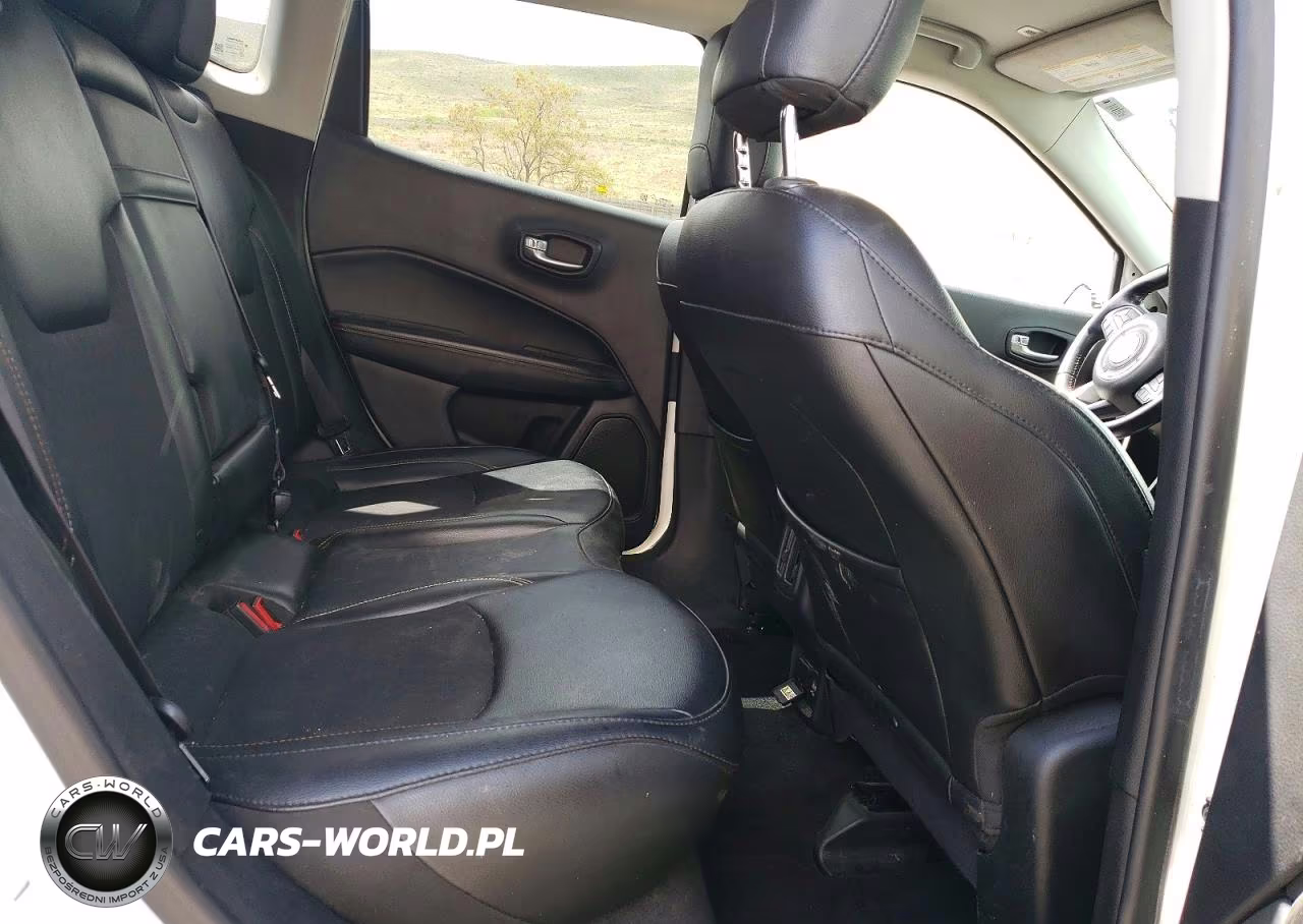 2019 Jeep Compass Latitude VIN:3C4NJDBBXKT723532 - 11