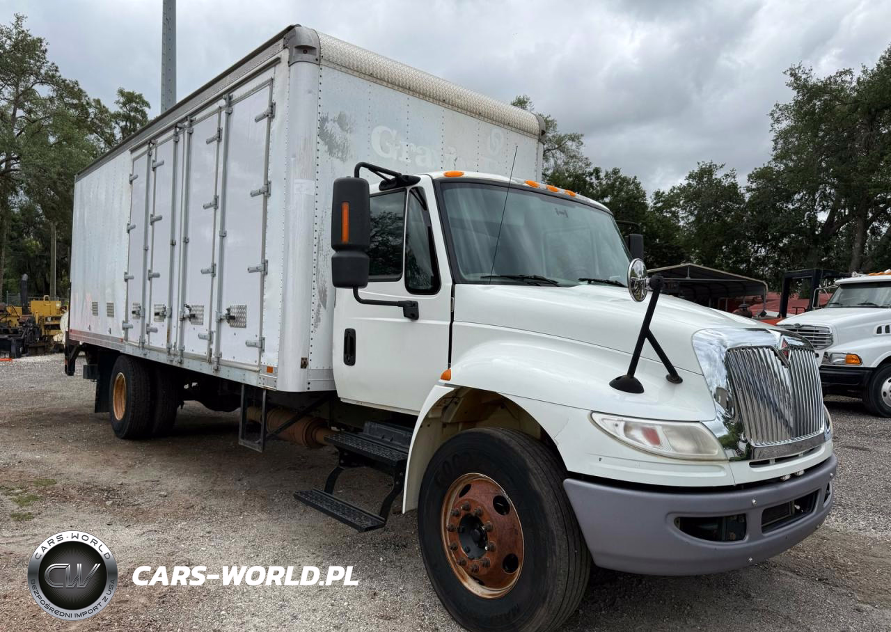 2016 International 4300 Box Truck