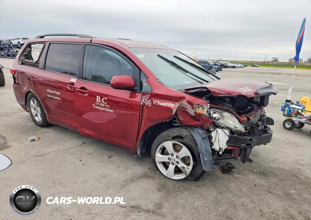 2017 Toyota Sienna Le VIN:5TDKZ3DC3HS769041 - 4