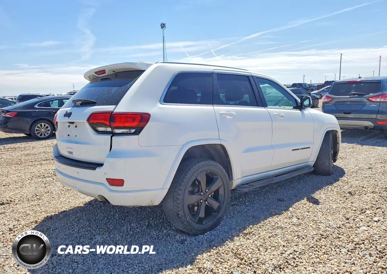 2015 Jeep Grand Cherokee Laredo VIN:1C4RJEAG5FC957096 - 3