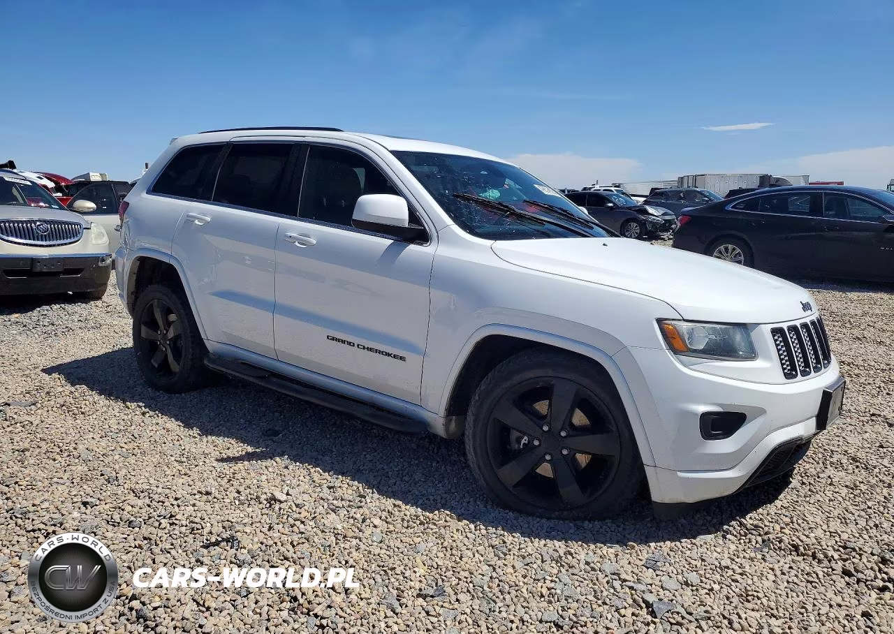 2015 Jeep Grand Cherokee Laredo VIN:1C4RJEAG5FC957096 - 4