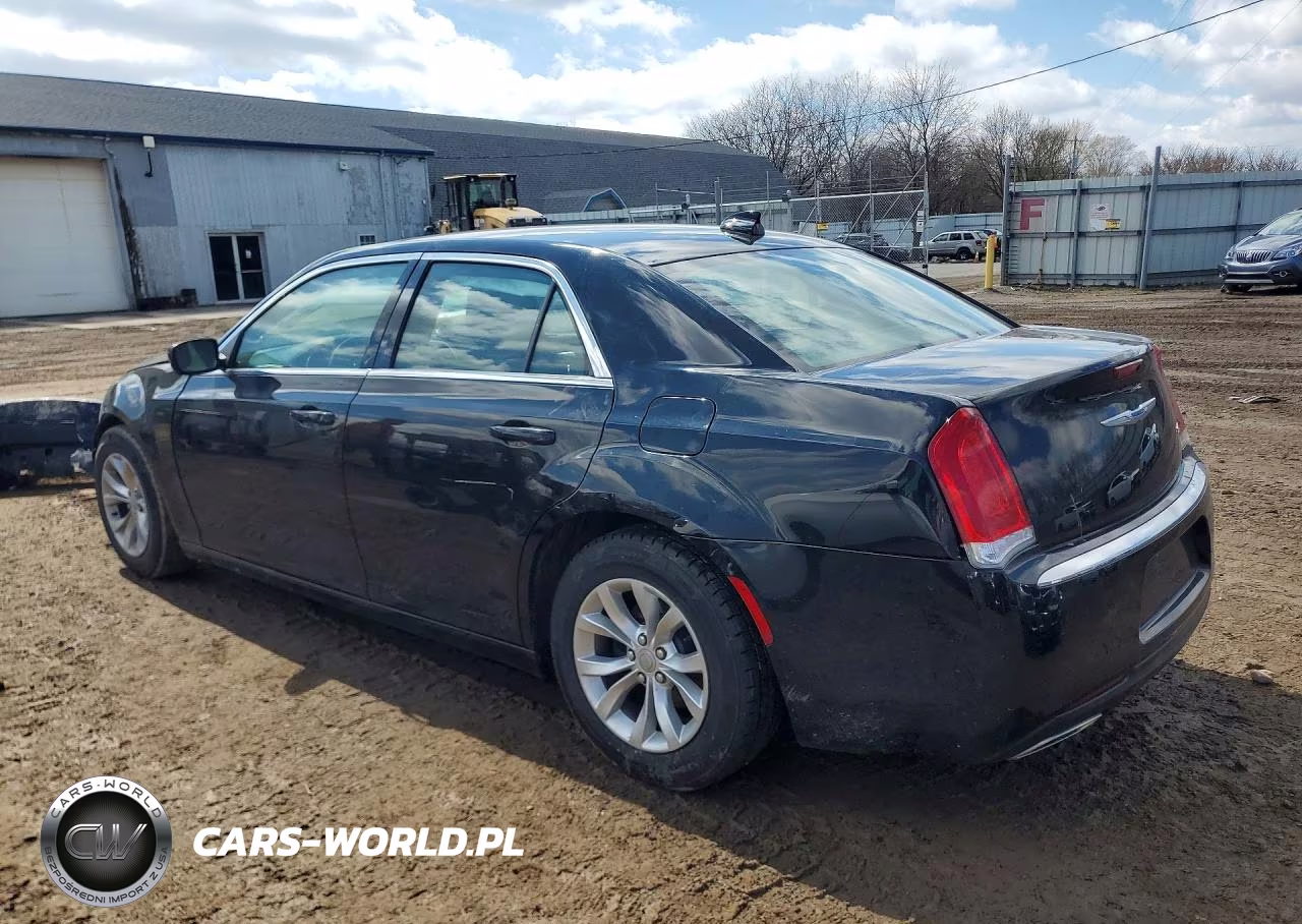 2018 Chrysler 300 Touring VIN:2C3CCAAG4JH340291 - 2