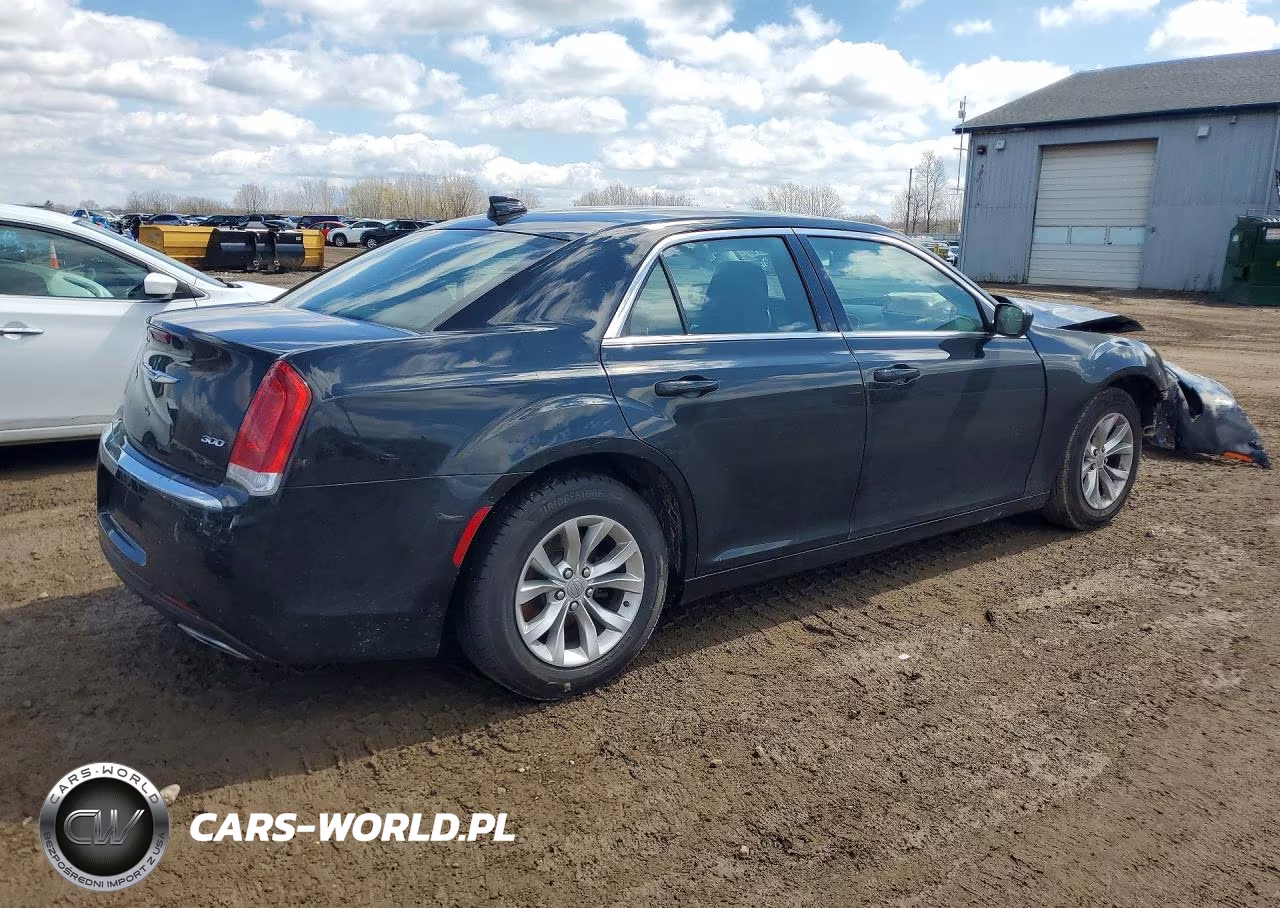 2018 Chrysler 300 Touring VIN:2C3CCAAG4JH340291 - 3