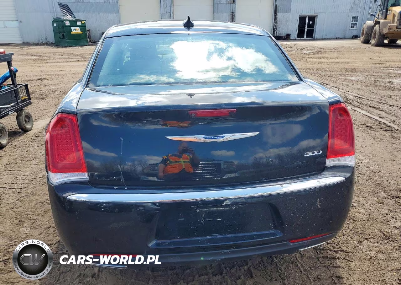 2018 Chrysler 300 Touring VIN:2C3CCAAG4JH340291 - 6