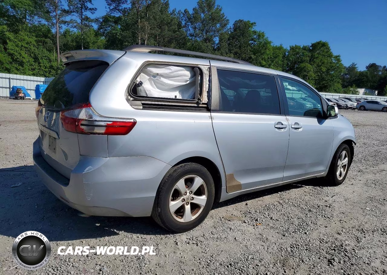 2015 Toyota Sienna Le VIN:5TDKK3DC7FS527984 - 3