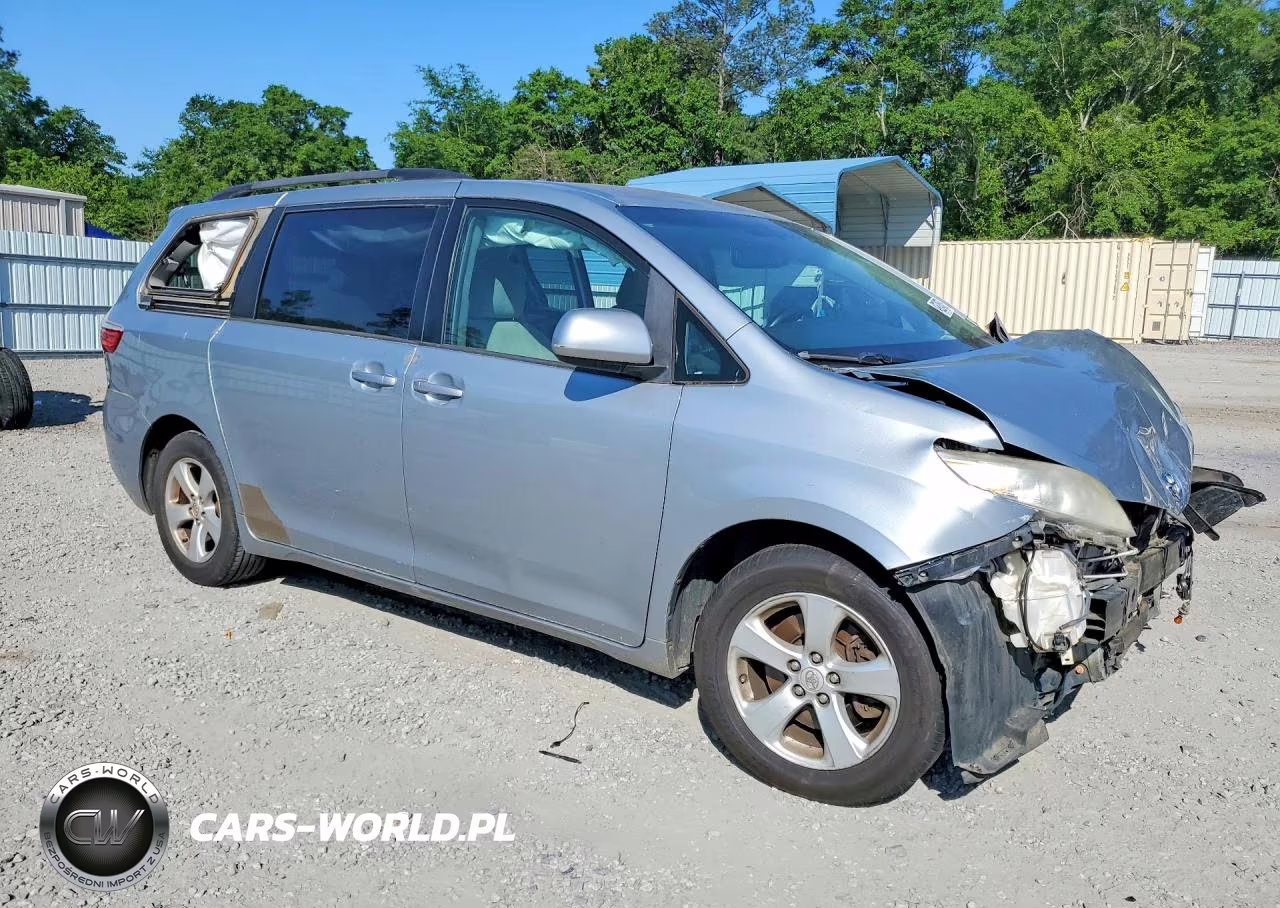 2015 Toyota Sienna Le VIN:5TDKK3DC7FS527984 - 4