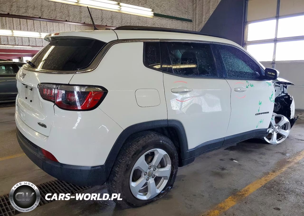 2018 Jeep Compass Latitude VIN:3C4NJDBB2JT349822 - 3