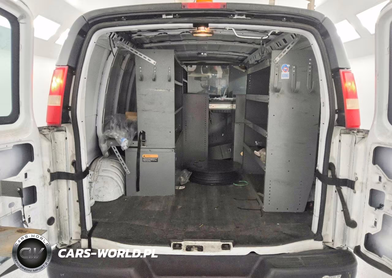 2011 Chev Express G2500 VIN:1GCWGFCB6B1130139 - 11