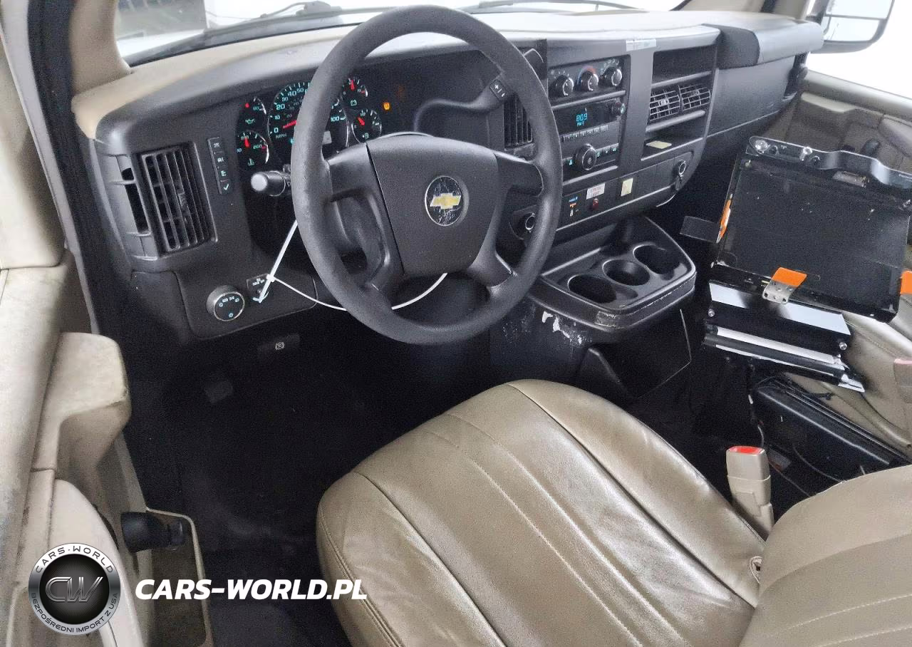 2011 Chev Express G2500 VIN:1GCWGFCB6B1130139 - 8