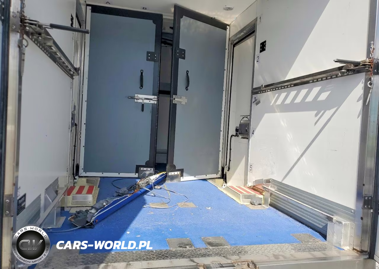 2023 Ford E350 Refrigerated Box Truck VIN:1FDWE3FK9PDD14783 - 10