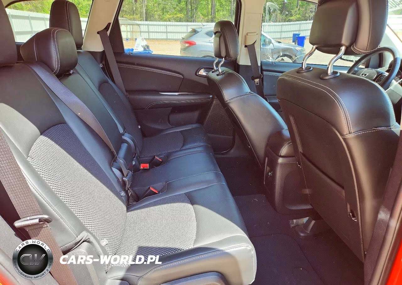 2018 Dodge Journey Crossroad VIN:3C4PDCGB3JT269271 - 10