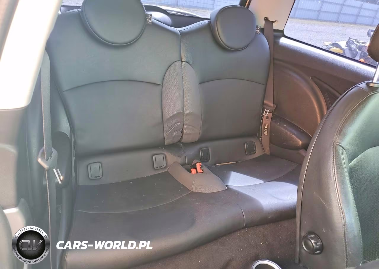 2010 Mini Cooper S VIN:WMWMF7C56ATX42805 - 10