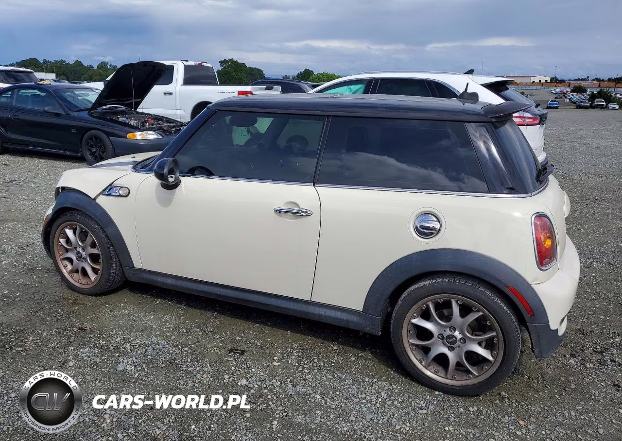 2010 Mini Cooper S VIN:WMWMF7C56ATX42805 - 2