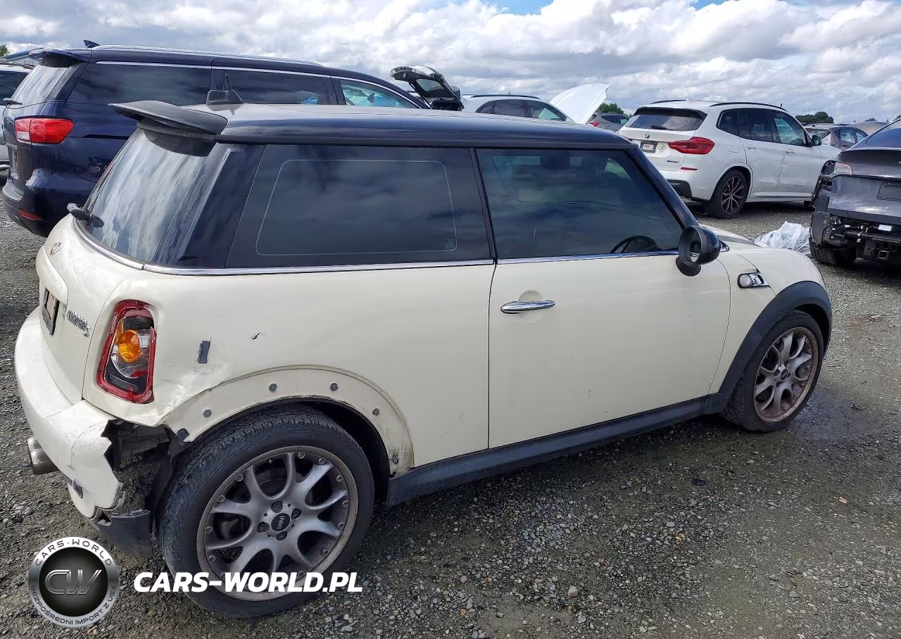 2010 Mini Cooper S VIN:WMWMF7C56ATX42805 - 3