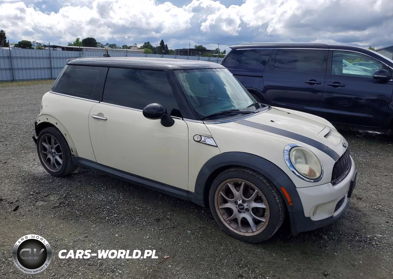 2010 Mini Cooper S VIN:WMWMF7C56ATX42805 - 4