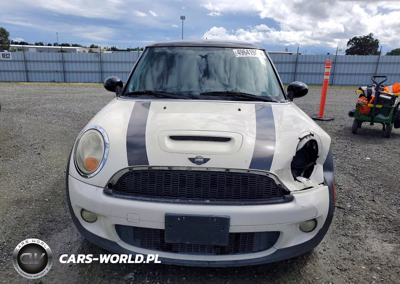 2010 Mini Cooper S VIN:WMWMF7C56ATX42805 - 5
