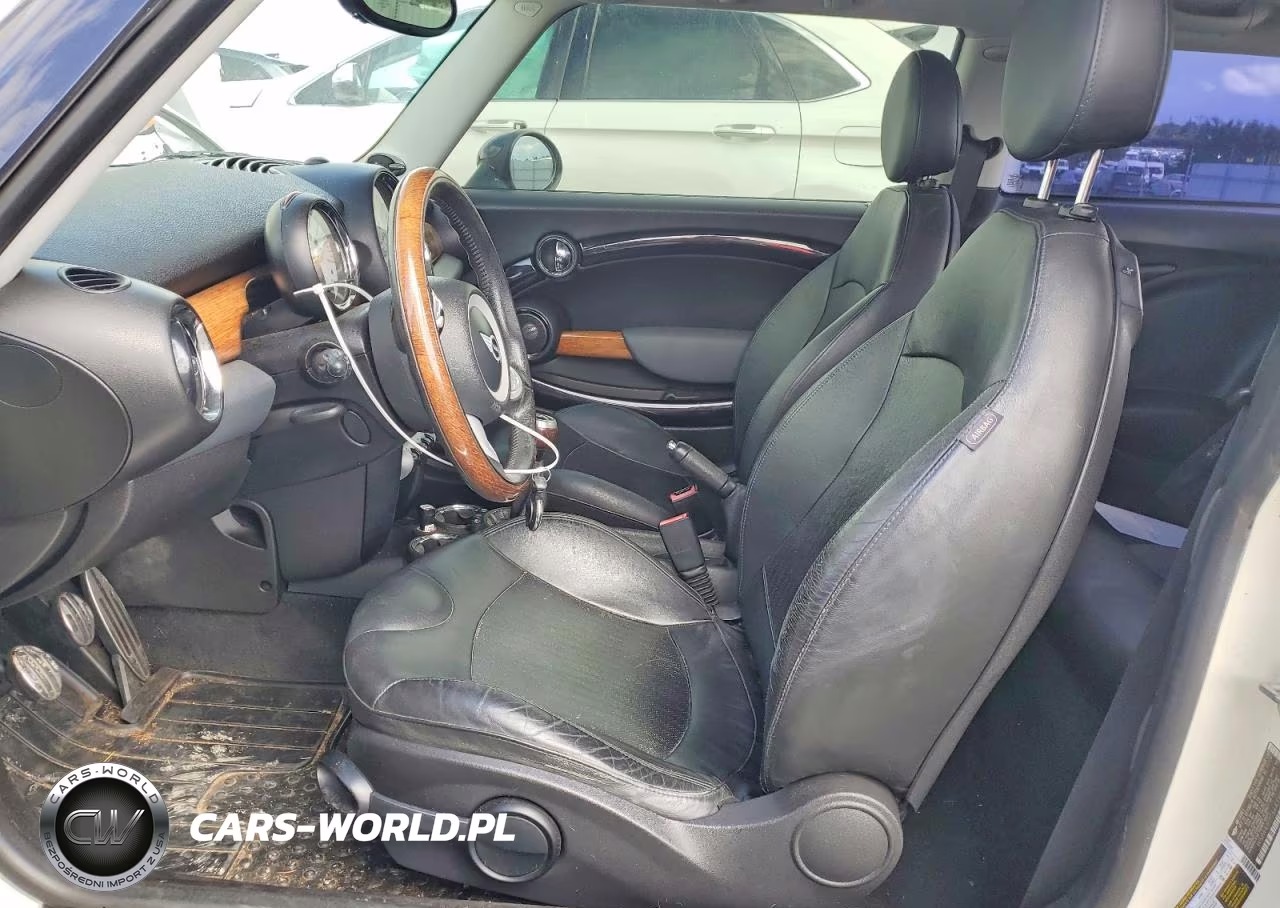 2010 Mini Cooper S VIN:WMWMF7C56ATX42805 - 7