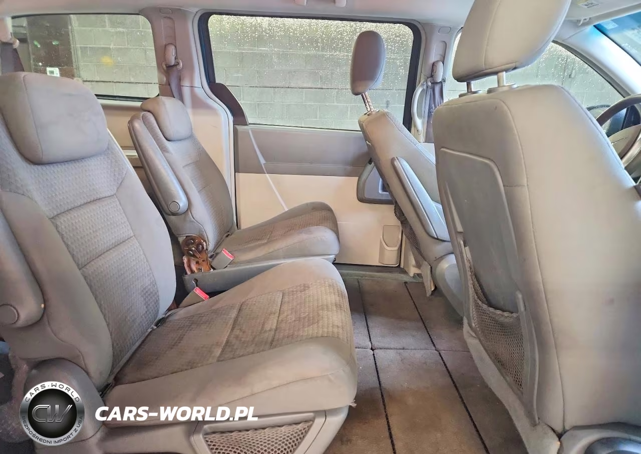 2009 Chrysler Town & Country Lx VIN:2A8HR44E39R549046 - 11