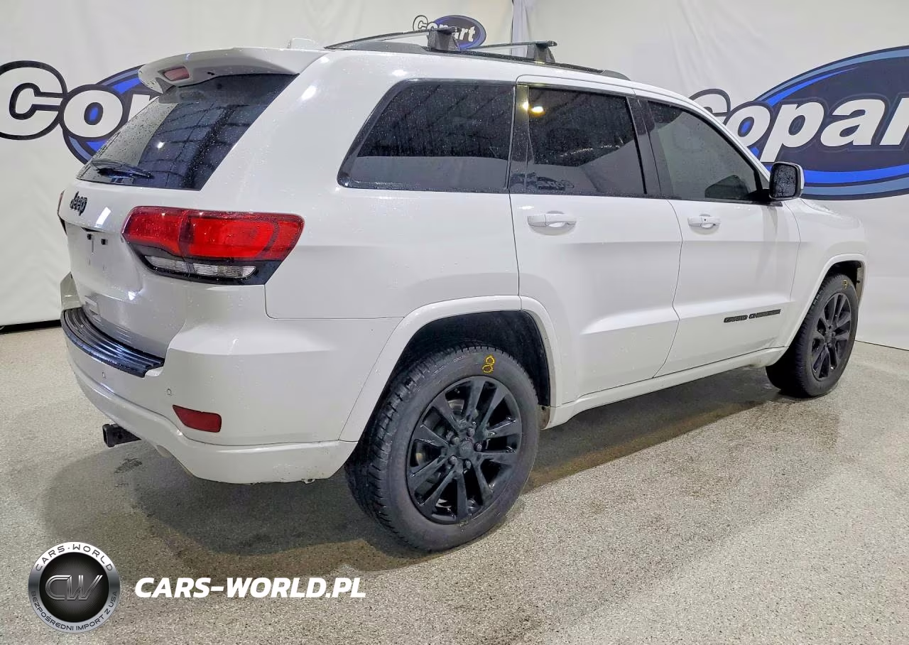 2018 Jeep Grand Cherokee Laredo VIN:1C4RJFAG1JC477684 - 3
