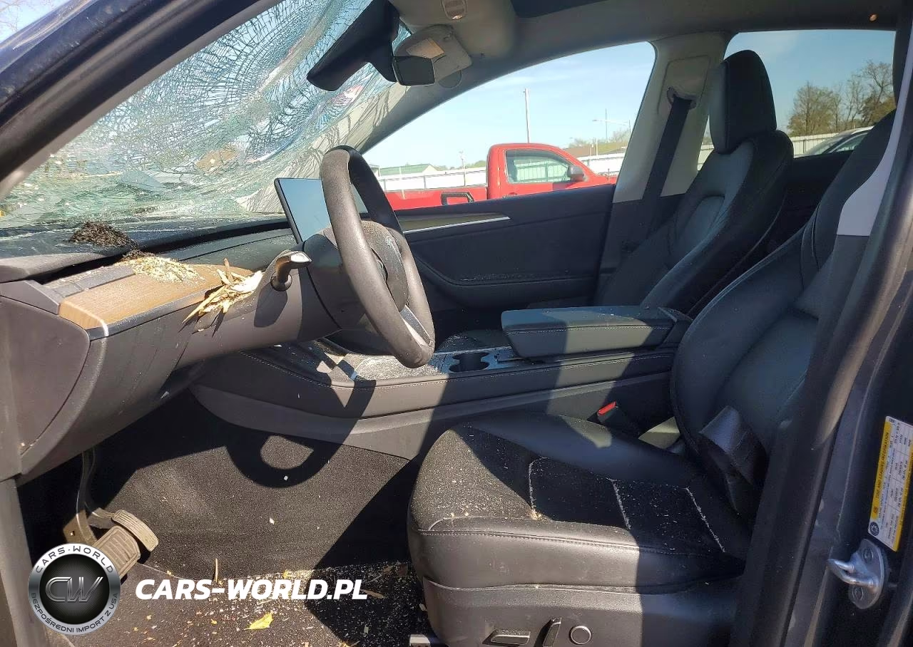 2023 Tesla Model Y VIN:7SAYGDEE3PA036061 - 7
