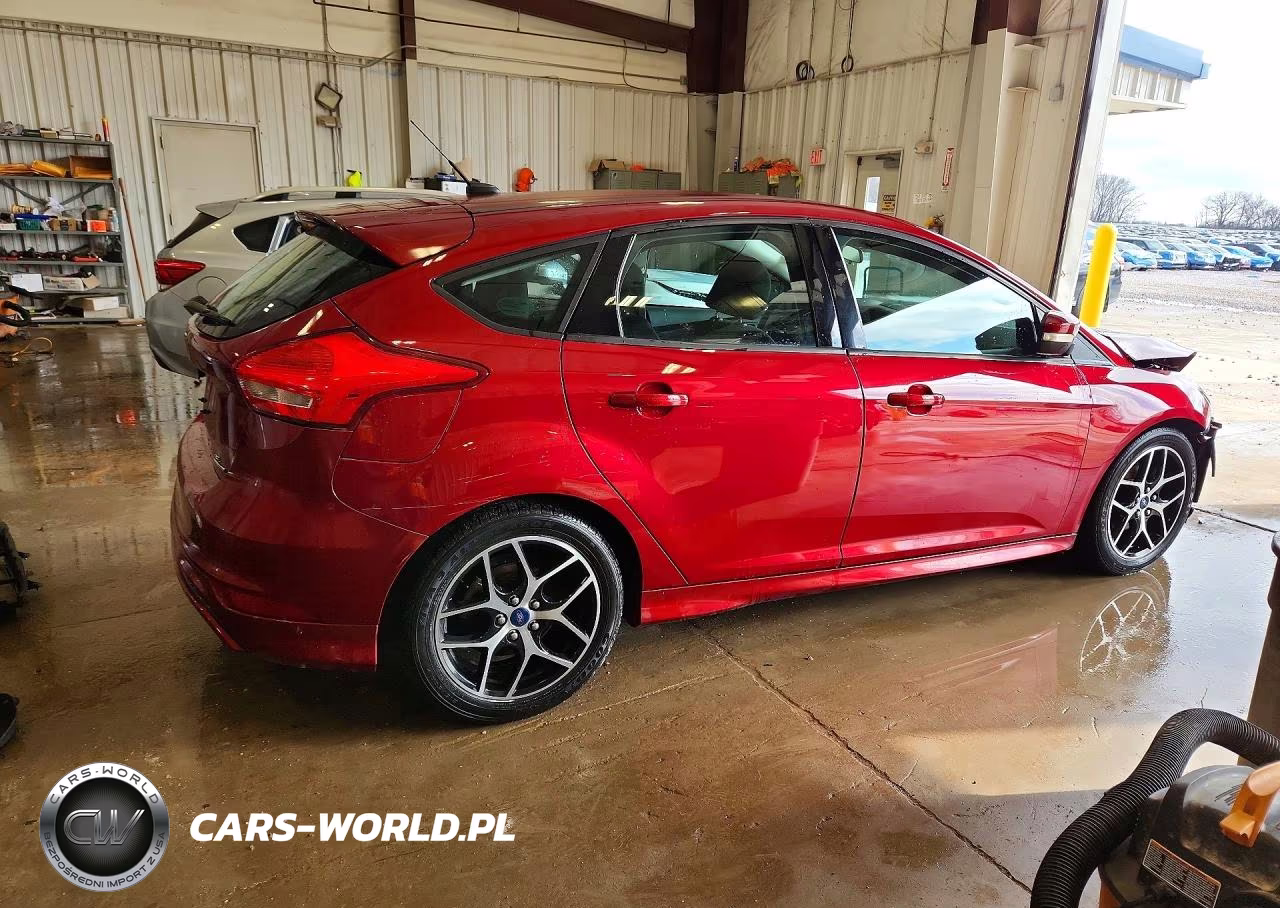 2015 Ford Focus Se VIN:1FADP3K24FL256071 - 3