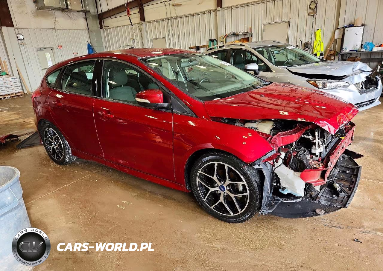 2015 Ford Focus Se VIN:1FADP3K24FL256071 - 4
