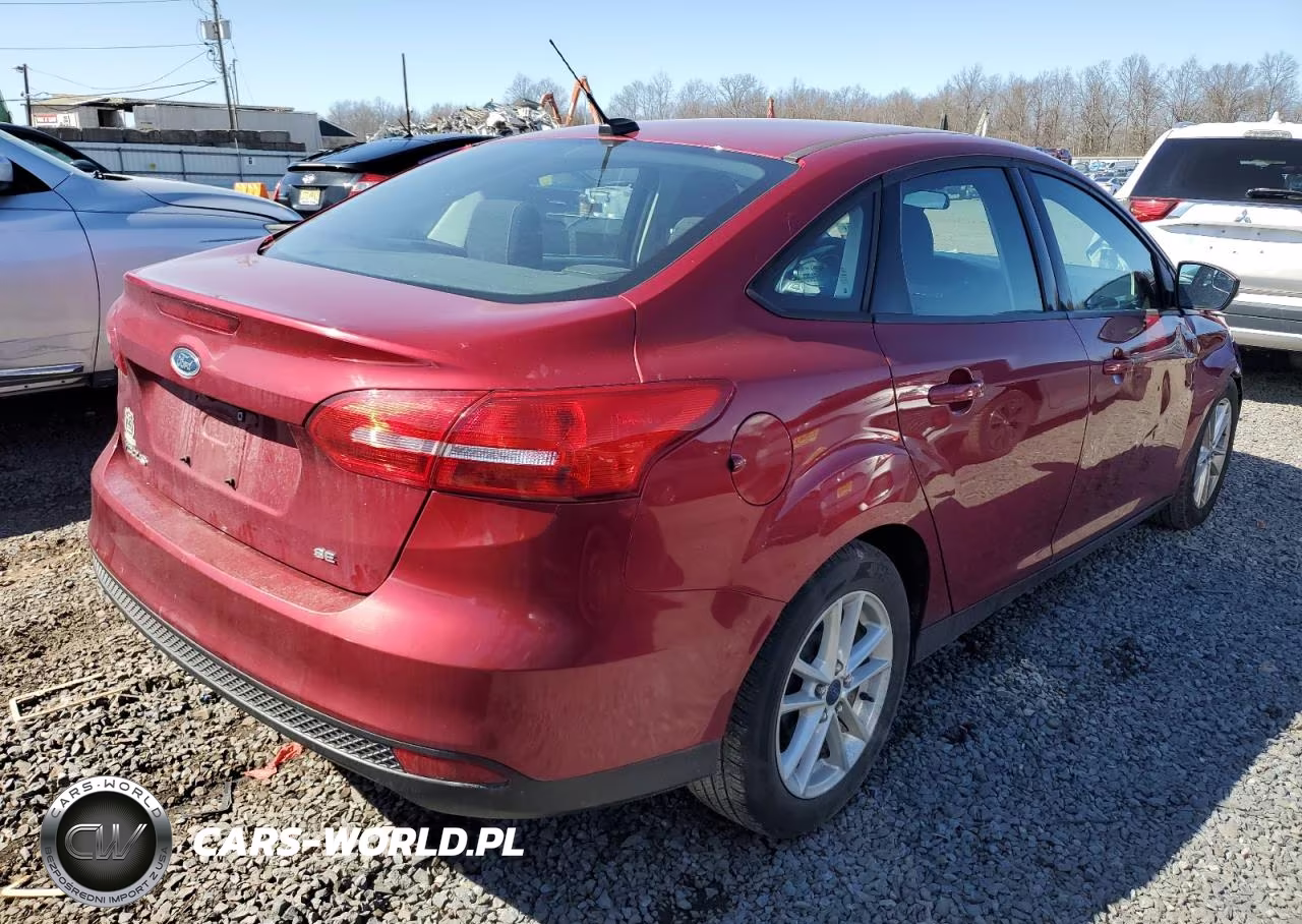 2015 Ford Focus Se VIN:1FADP3F28FL364980 - 3